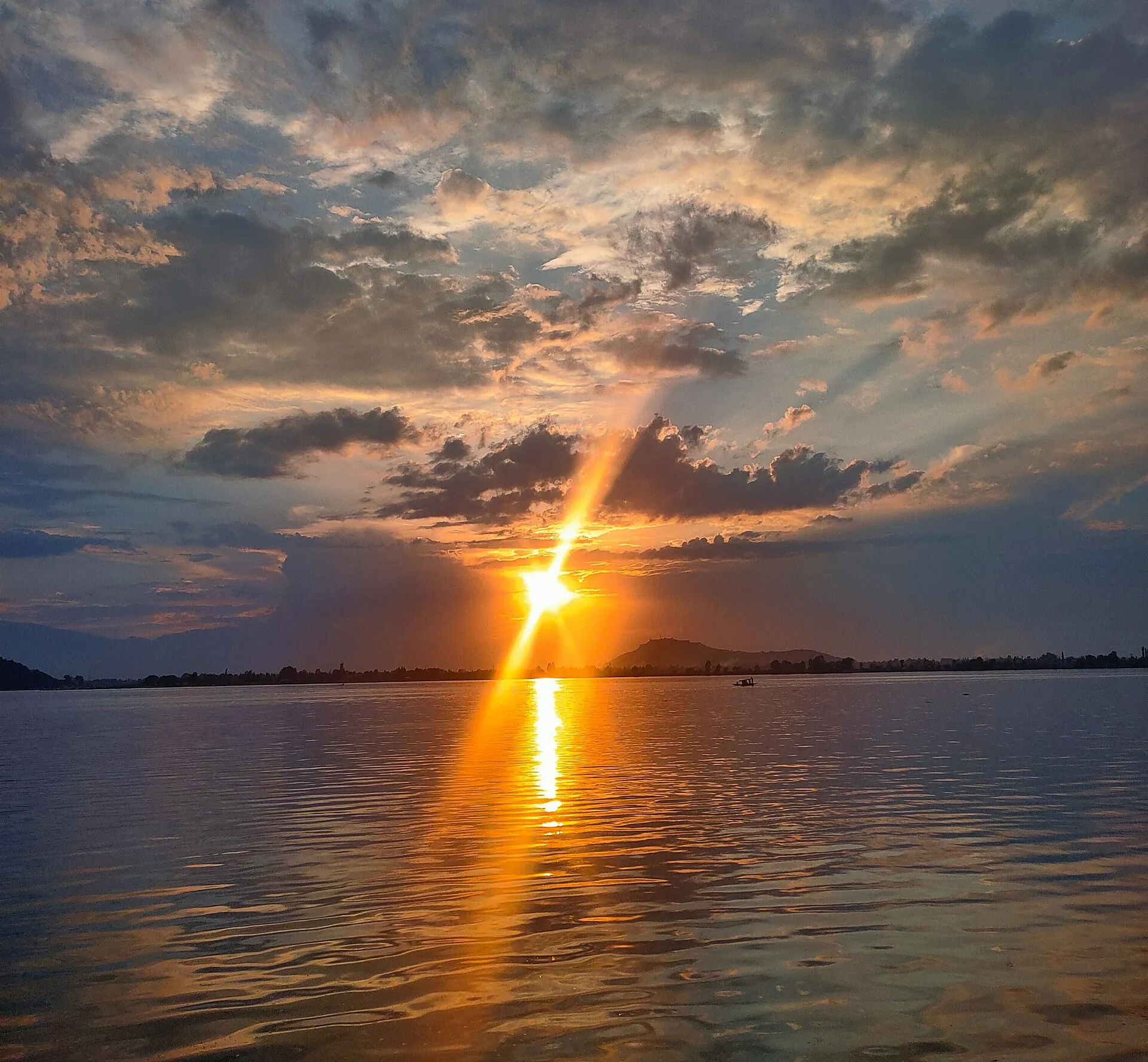 Serene sunset over Dal Lake — honeymoon package